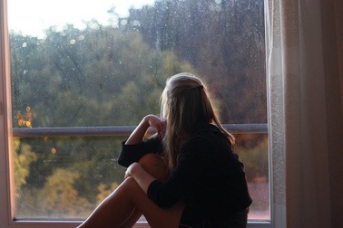 Sợi tóc trên ga giường lật tẩy bộ mặt người chồng đạo mạo