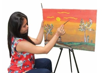 Cô gái Ấn Độ bị down vẽ tranh gây quỹ cho trẻ em Việt Nam