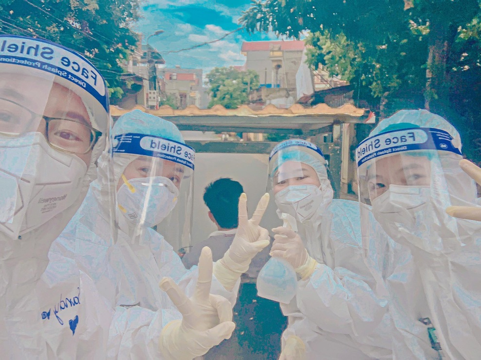 Hoa vẫn nở trên tuyến đầu chống dịch - 10 Hoa vẫn nở trên tuyến đầu chống dịch - 10