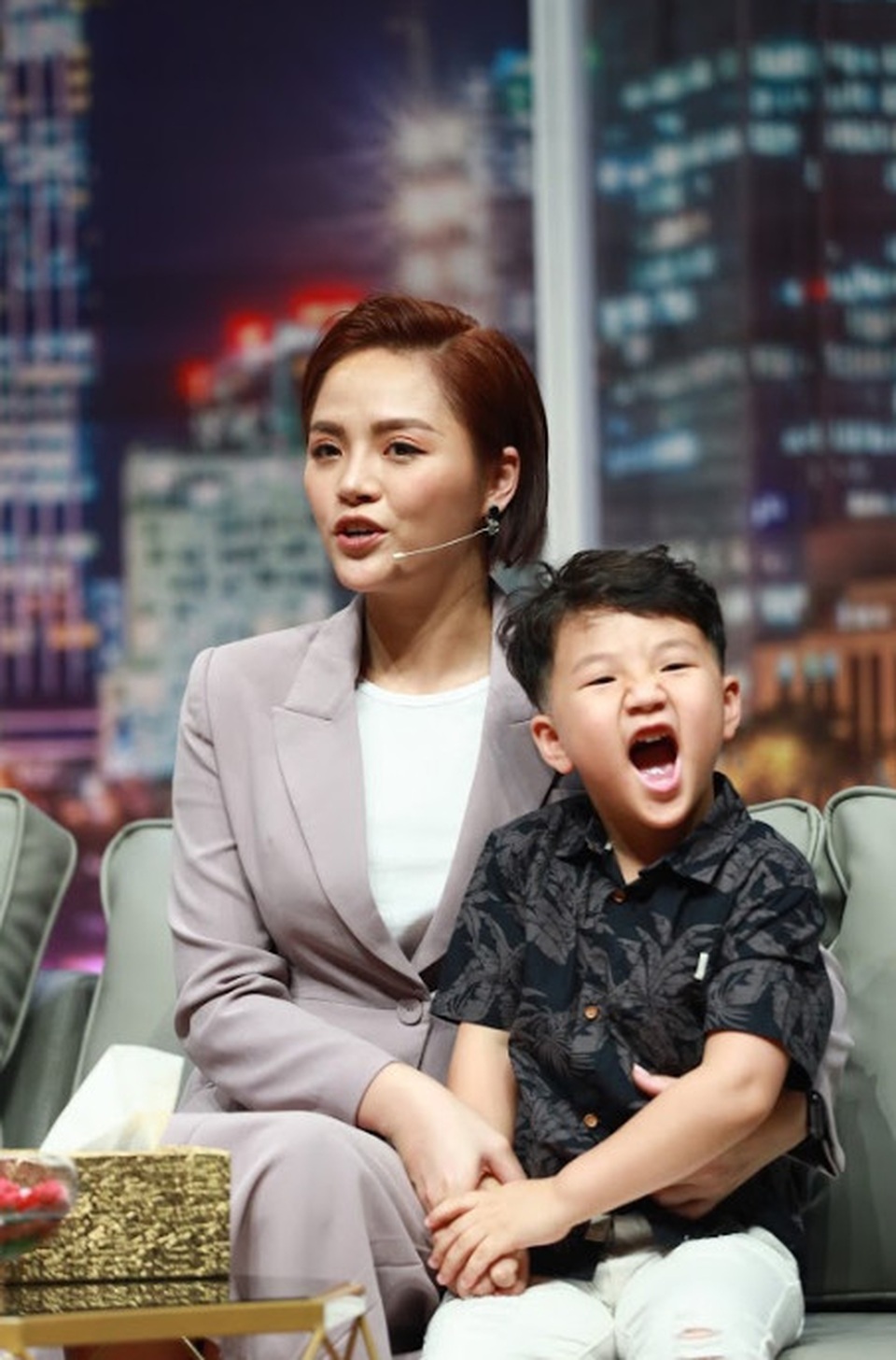 Thu Quỳnh bật khóc, tiết lộ từng khủng hoảng muốn “kết thúc cuộc sống” - 4 Thu Quỳnh bật khóc, tiết lộ từng khủng hoảng muốn “kết thúc cuộc sống” - 4