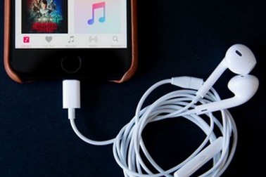 Apple xác nhận lỗi trên tai nghe Lightning EarPods mới đi kèm iPhone 7