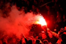 Pháo sáng và những vết thương lòng chẳng thể nguôi