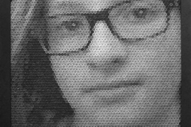 Ảnh chân dung được ghép từ hàng ngàn đinh ốc