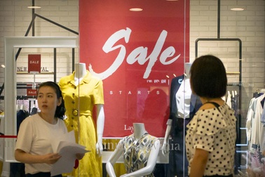 Kinh tế Trung Quốc ngày càng ảm đạm, sản xuất công nghiệp tăng trưởng thấp nhất trong vòng 17 năm