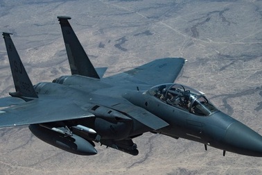 Mỹ điều máy bay chiến đấu tự phá hủy kho đạn tại căn cứ ở Syria