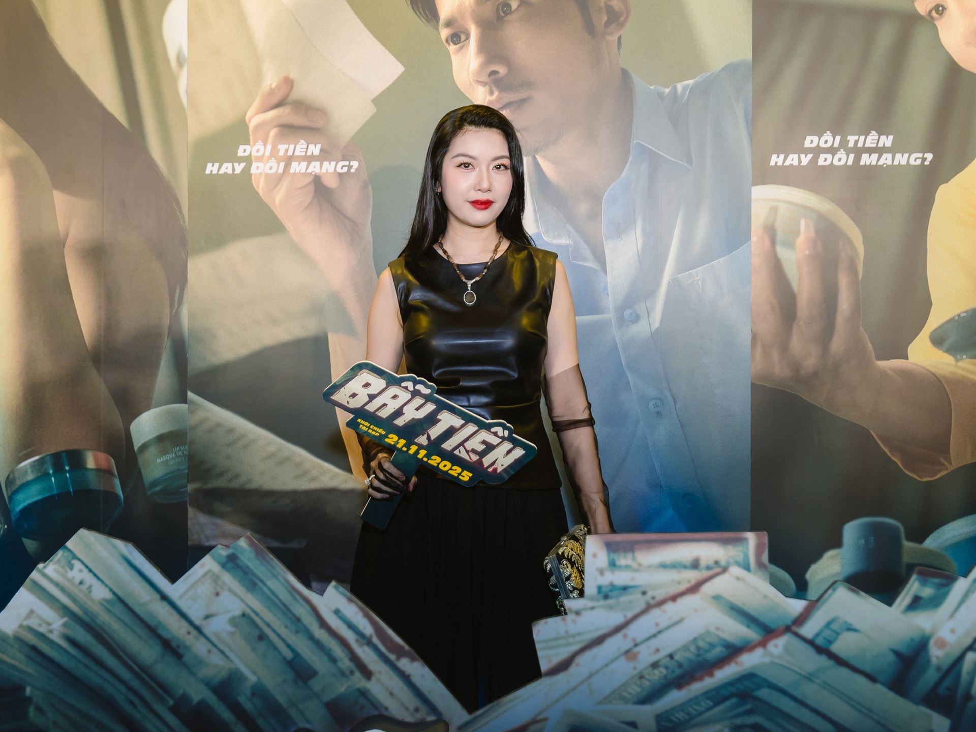 Tiếp viên gợi cảm Trâm Anh và Trương Thế Vinh né tránh nhau trên thảm đỏ - 12