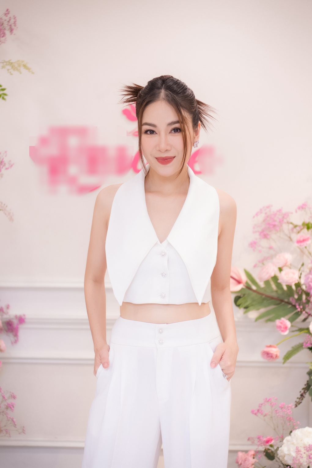 Vợ NSND Công Lý, ca sĩ Anh Thơ đọ nhan sắc với Hoa Hậu Tuyết Nga - 3 Vợ NSND Công Lý, ca sĩ Anh Thơ đọ nhan sắc với Hoa Hậu Tuyết Nga - 3