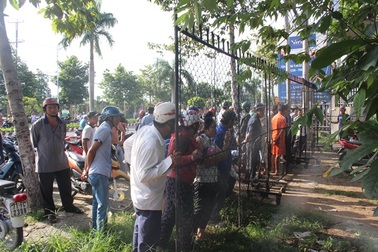 Một phụ nữ chết trong tư thế treo cổ ở  khu đất trống