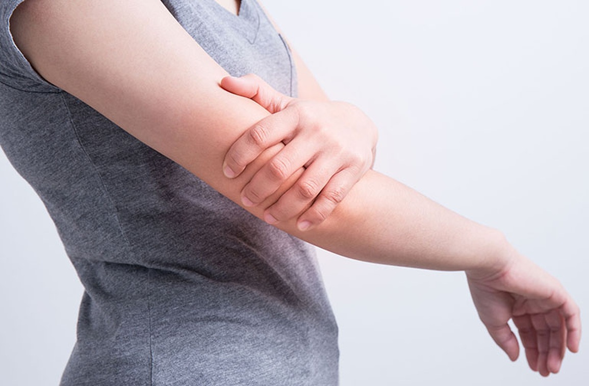 Tay có dấu hiệu này cần đi khám ngay vì có thể ung thư đang tiến triển - 3 Tay có dấu hiệu này cần đi khám ngay vì có thể ung thư đang tiến triển - 3