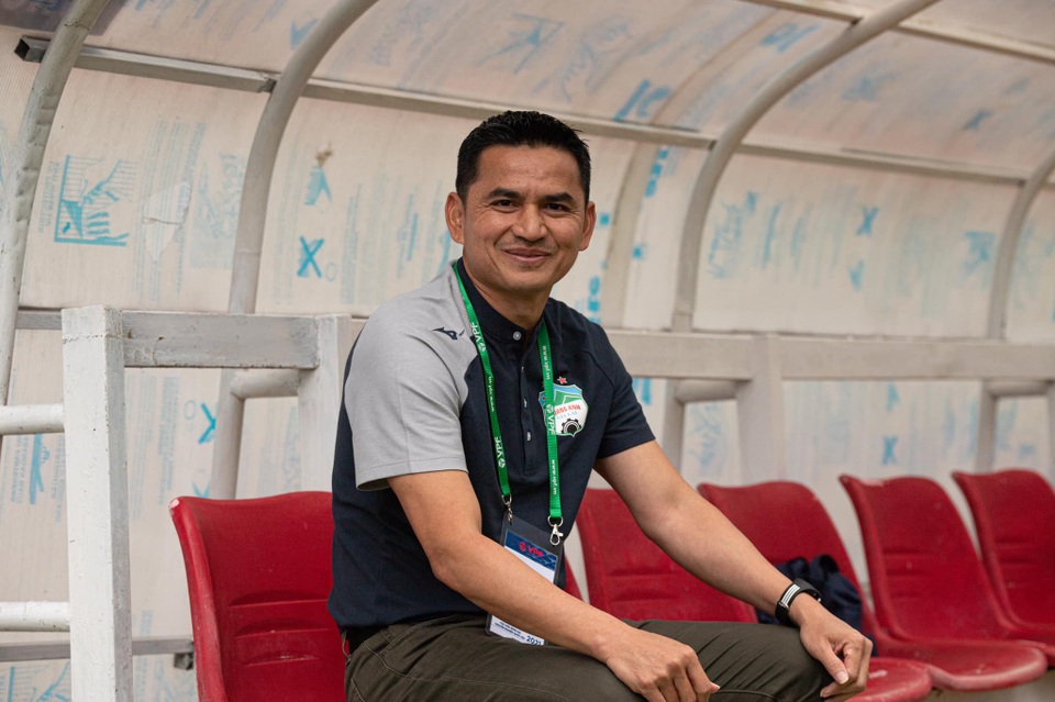 HLV Kiatisuk: HA Gia Lai may mắn thắng SL Nghệ An - 1