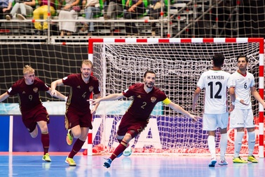 Chật vật vượt qua Iran, Nga vào chung kết World Cup futsal 2016