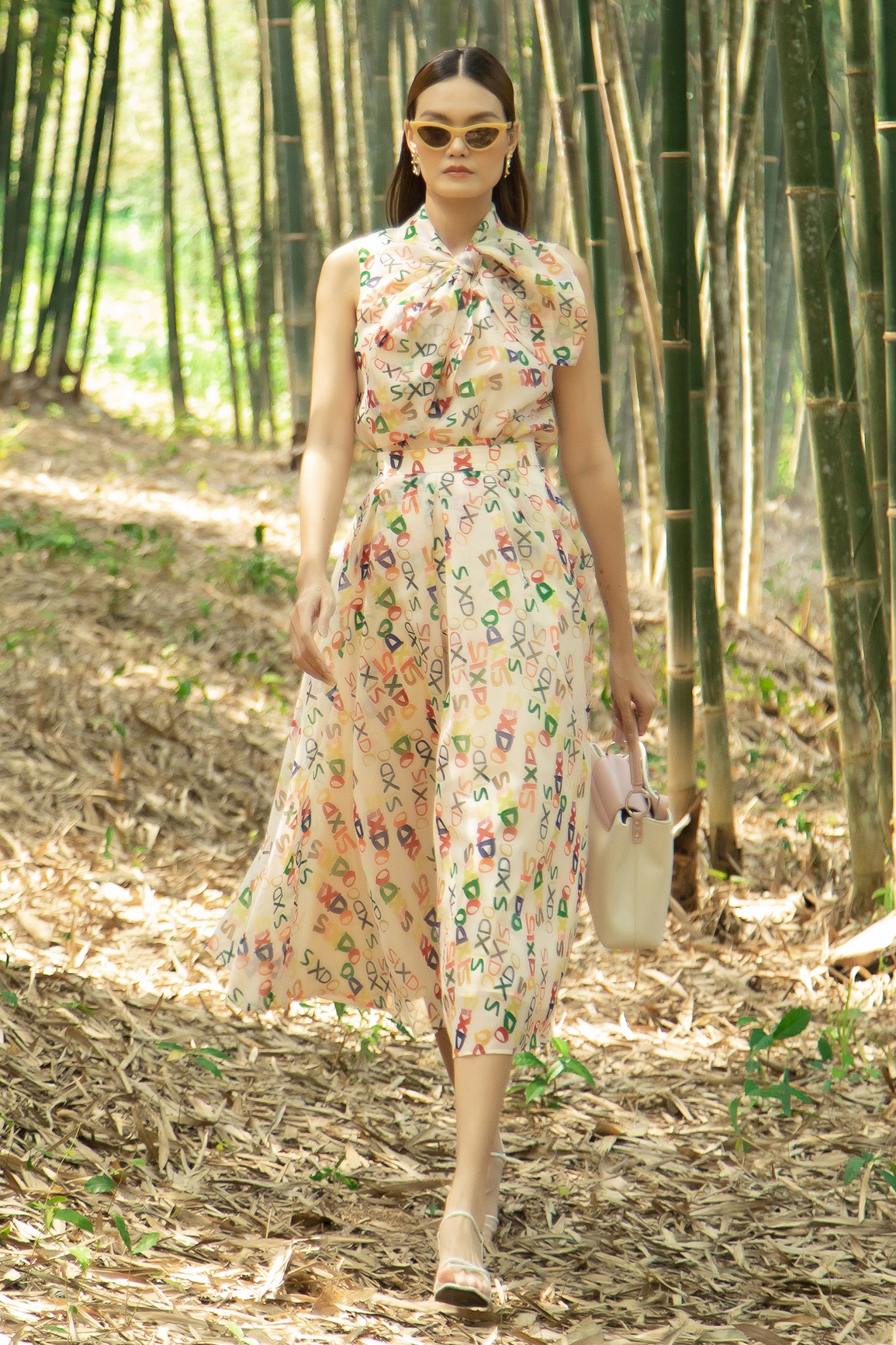 Dàn người mẫu Vietnams Next Top Model trình diễn giữa rừng tre - 2 Dàn người mẫu Vietnams Next Top Model trình diễn giữa rừng tre - 2