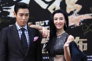 Trương Bá Chi diện áo trong suốt, đẹp đôi bên TOP của Big Bang