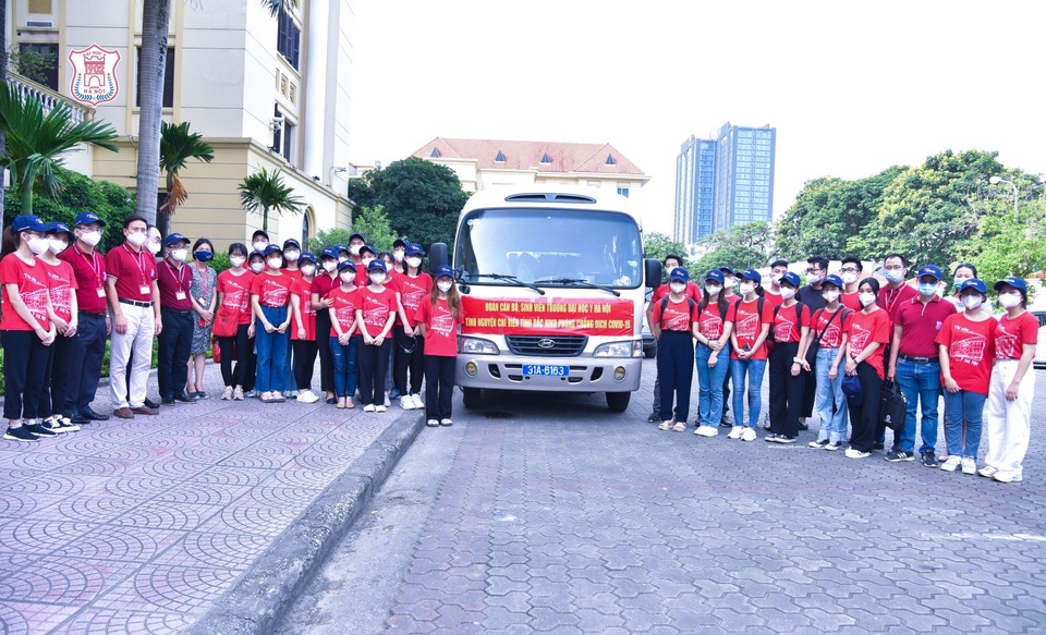 40 giảng viên, sinh viên Đại học Y Hà Nội tình nguyện chi viện Bắc Ninh - 4 40 giảng viên, sinh viên Đại học Y Hà Nội tình nguyện chi viện Bắc Ninh - 4