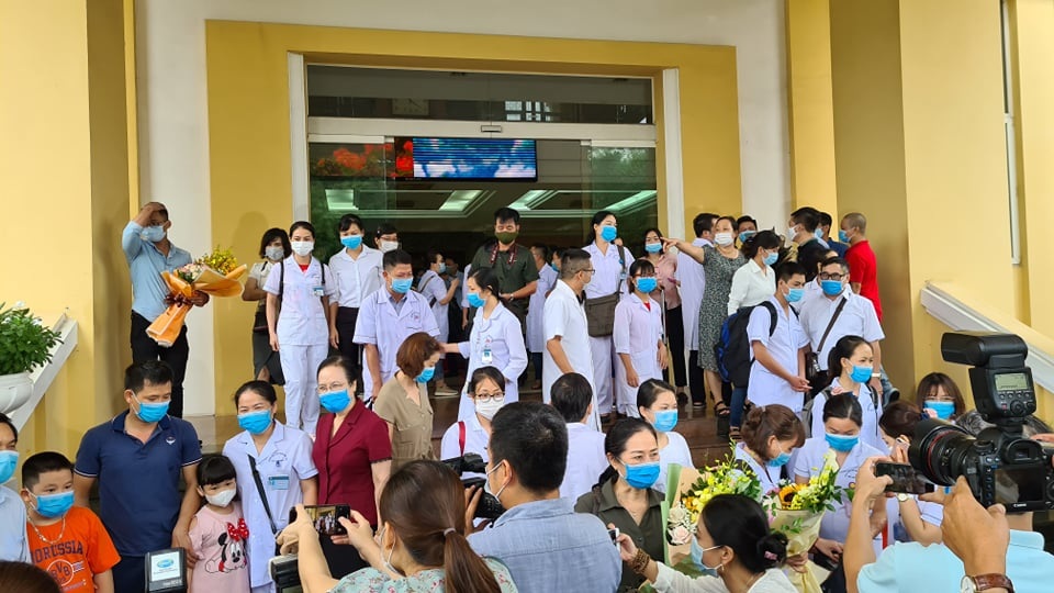 Đoàn y bác sĩ Hà Nội, Hải Phòng lên đường đến với tâm dịch Đà Nẵng - 1