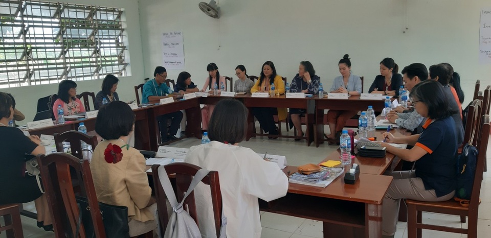 Cựu đệ nhất phu nhân Mỹ Michelle Obama thăm trường học tại Long An - 2 Cựu đệ nhất phu nhân Mỹ Michelle Obama thăm trường học tại Long An - 2