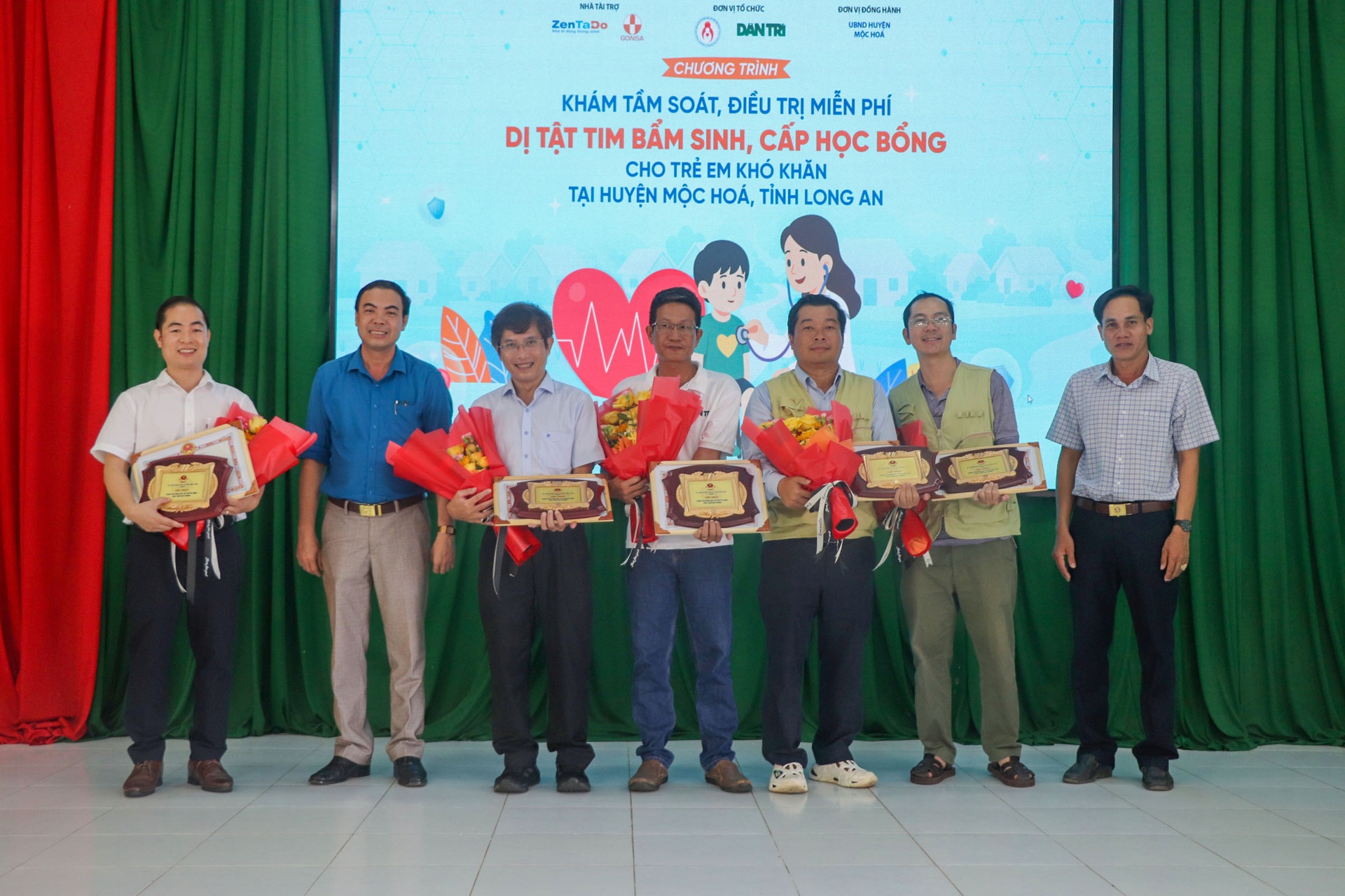 Báo Dân trí tổ chức tầm soát dị tật tim bẩm sinh miễn phí cho 1.000 trẻ em - 18 Báo Dân trí tổ chức tầm soát dị tật tim bẩm sinh miễn phí cho 1.000 trẻ em - 18