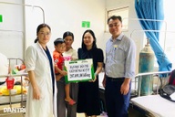 Cậu bé 5 tuổi mắc bệnh hiểm nghèo được bạn đọc hỗ trợ hơn 200 triệu đồng