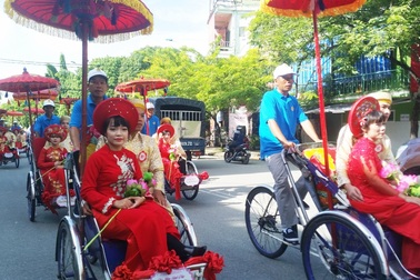 Ý nghĩa đám cưới tập thể lần đầu tiên cho công nhân khó khăn ở Huế