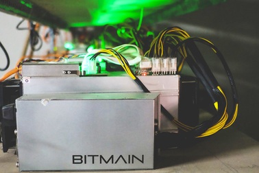 Nhà đầu tư bán gấp "trâu cày" Bitcoin vì lỗ đậm