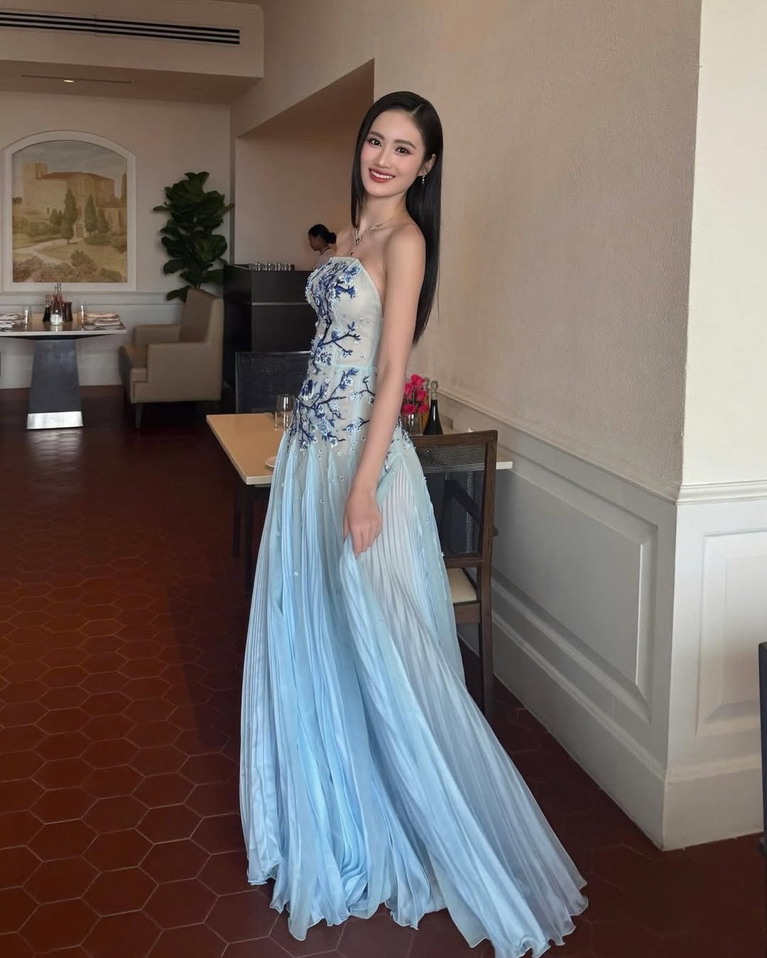 Huynh Tran Y Nhi ទទួលបានពិន្ទុក្នុងការប្រលងបវរកញ្ញាពិភពលោក ដោយសារជំនាញពិសេស - ៦ Huỳnh Trần Ý Nhi ghi điểm ở cuộc thi Hoa hậu Thế giới nhờ kỹ năng đặc biệt - 6