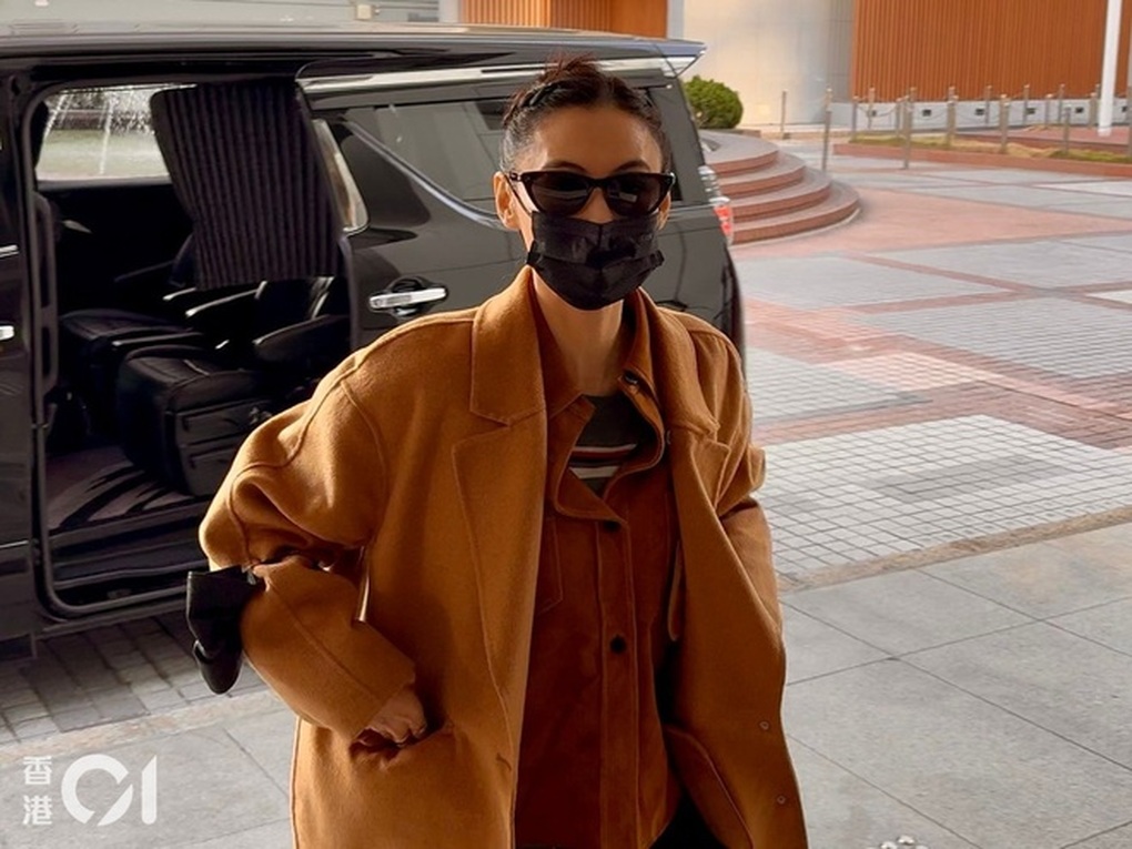 Ngọc nữ màn ảnh Hoa ngữ Trương Bá Chi bị đồng nghiệp, bố mẹ nuôi tố vô ơn - 2