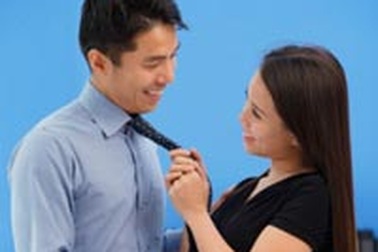 Thiệt hơn chuyện “chơi bời” với đồng nghiệp