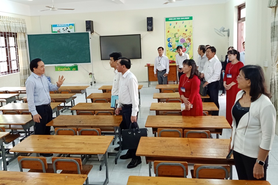 Bộ trưởng GDĐT: Việc chọn sách giáo khoa cần phải đảm bảo công bằng - 2 Bộ trưởng GDĐT: Việc chọn sách giáo khoa cần phải đảm bảo công bằng - 2