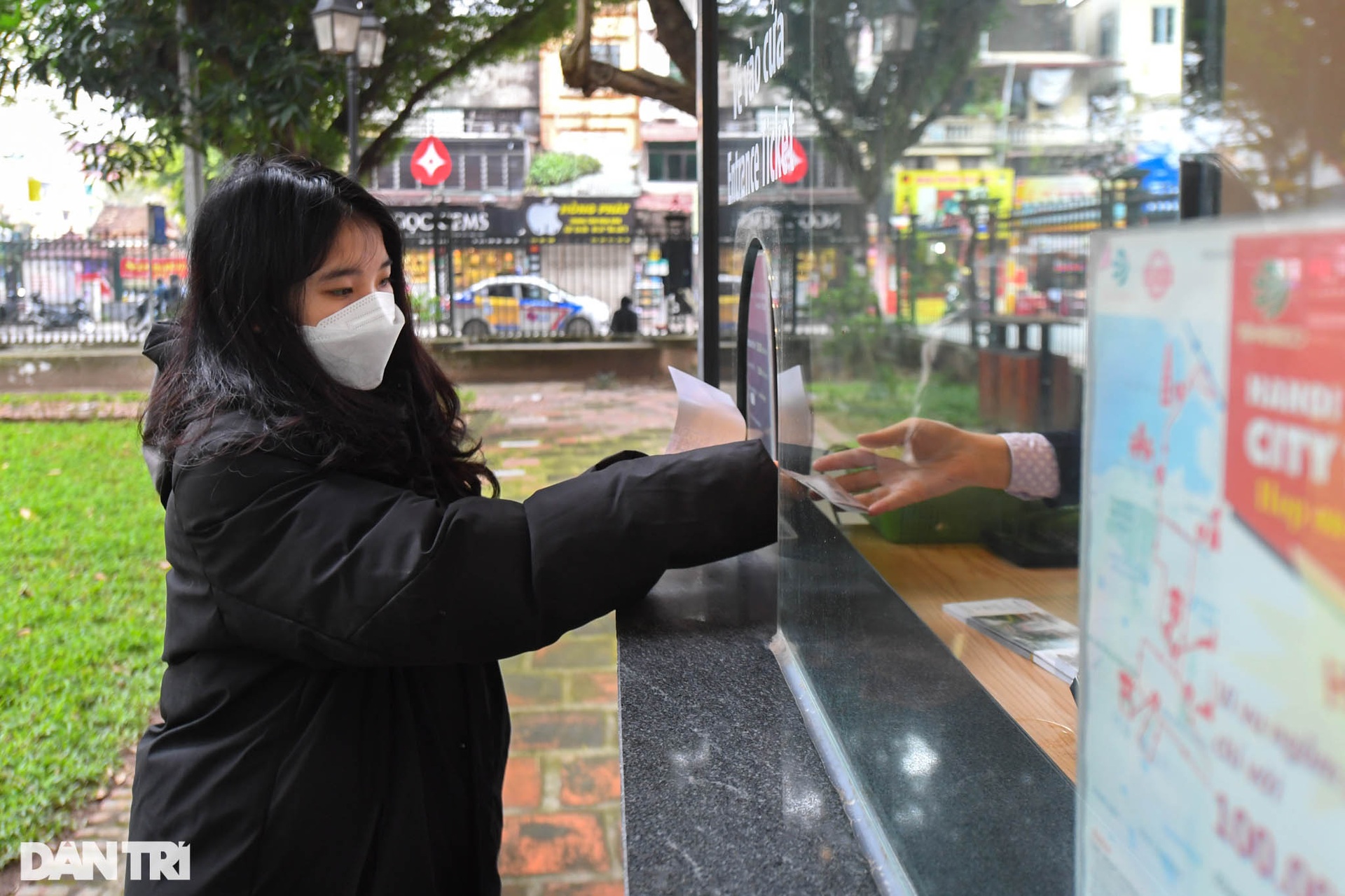 Người dân phấn khởi đi lễ ngày đầu di tích, danh thắng ở Hà Nội mở cửa lại - 10 Người dân phấn khởi đi lễ ngày đầu di tích, danh thắng ở Hà Nội mở cửa lại - 10