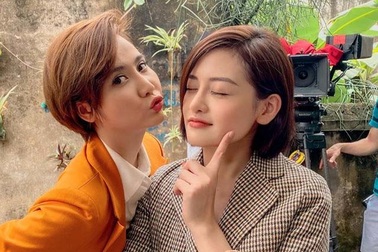 Ảnh hậu trường Thuỳ Anh và Huyền Lizzie trong 'Tình yêu và tham vọng'