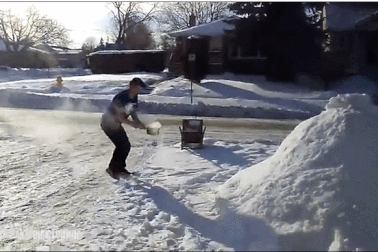 Vì sao nước sôi hắt lên trời cực lạnh đóng băng nhanh hơn nước lạnh?