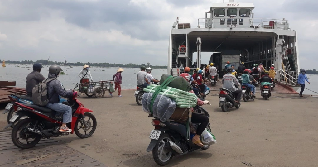 Bến phà nối Vĩnh Long và Bến Tre tạm dừng hoạt động 12 giờ - 2 Bến phà nối Vĩnh Long và Bến Tre tạm dừng hoạt động 12 giờ - 2