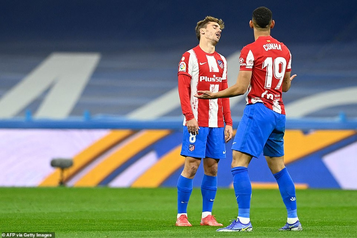 Real Madrid đánh bại Atletico, Barcelona chìm sâu vào khủng hoảng - 7 Real Madrid đánh bại Atletico, Barcelona chìm sâu vào khủng hoảng - 7