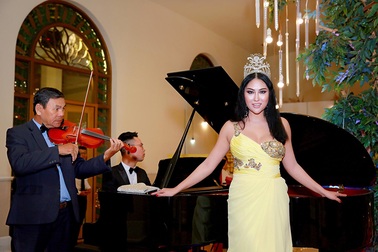 Phi Thanh Vân nóng bỏng ở tuổi 40, nhan sắc "khác lạ" sau 20 lần dao kéo