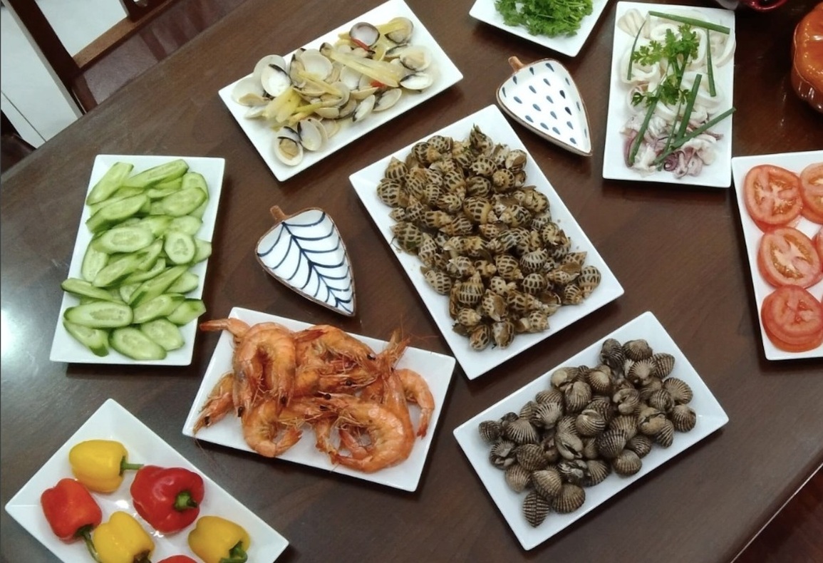 Kinh hãi đủ trò chơi bẩn khách hàng của nhân viên phục vụ - 1 Kinh hãi đủ trò chơi bẩn khách hàng của nhân viên phục vụ - 1