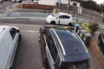 Đoạn đường siêu hẹp chuyên "tiêu diệt" những tài xế "non tay"