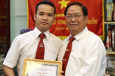 Quên điện thoại Vertu 250 triệu trên taxi vẫn không mất