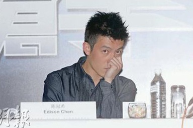 Trần Quán Hy “nổi đóa” với phóng viên