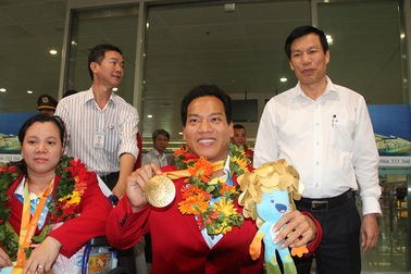 Đoàn thể thao Người khuyết tật Việt Nam về nước sau thành công tại Paralympic