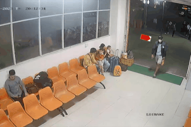 Vụ người đàn ông tử vong với nhiều vết đâm: Chiếc dép của nghi phạm?