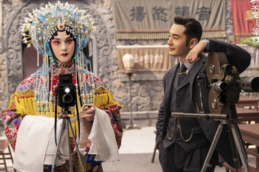 “Kết hôn” với Xa Thi Mạn nhưng Huỳnh Hiểu Minh vẫn “theo đuổi” Doãn Chính