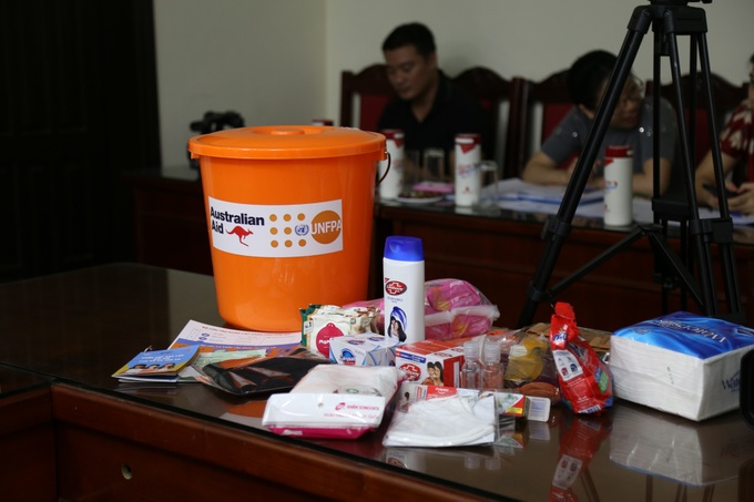 UNFPA Việt Nam cung ứng 3.700 bộ đồ dùng cứu trợ khẩn cấp cho phụ nữ có nguy cơ bị bạo lực trong bối cảnh COVID-19 - Ảnh 4.