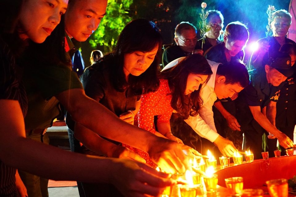 Đêm tri ân các anh hùng liệt sĩ tại Ngã ba Đồng Lộc - 4 Đêm tri ân các anh hùng liệt sĩ tại Ngã ba Đồng Lộc - 4