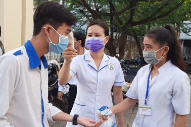 Năm học mới: "Vùng xanh" học trực tiếp, "vùng đỏ" học trực tuyến