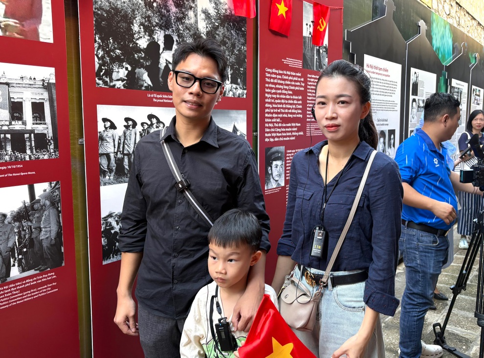 “Vang mãi khúc khải hoàn”: Ký ức về những ngày hào hùng của Thủ đô - 3 “Vang mãi khúc khải hoàn”: Ký ức về những ngày hào hùng của Thủ đô - 3