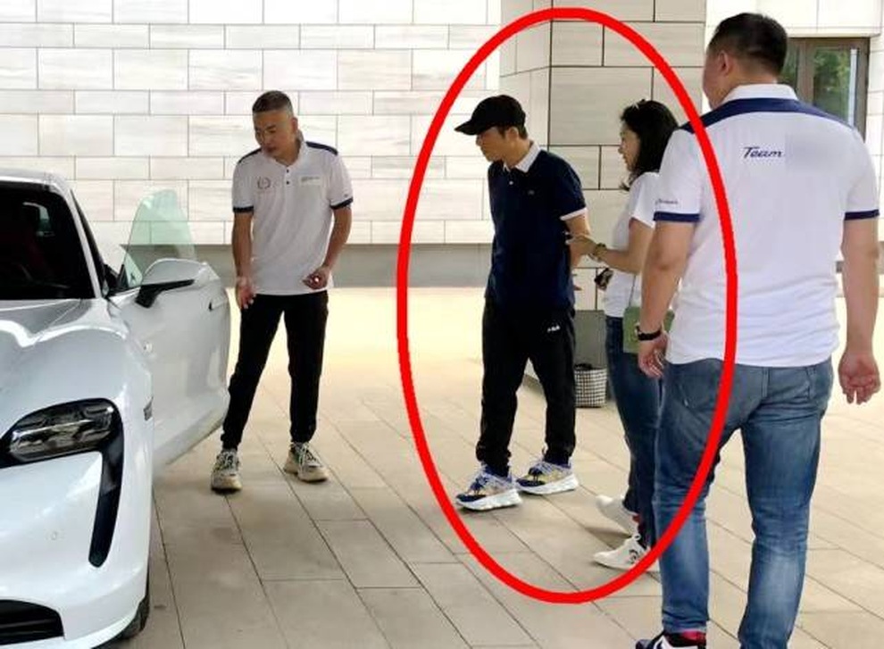 Yêu chiều vợ con như đạo diễn Trương Nghệ Mưu: 2 năm sắm 2 xế sang - 7 Yêu chiều vợ con như đạo diễn Trương Nghệ Mưu: 2 năm sắm 2 xế sang - 7