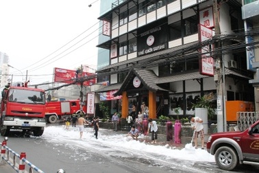 Rò rỉ gas, nhà hàng 5 tầng bốc hỏa