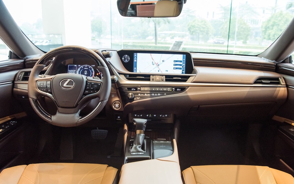 Lexus ES 2021 về Việt Nam bổ sung trang bị an toàn, giá từ 2,54 tỷ đồng - 3 Lexus ES 2021 về Việt Nam bổ sung trang bị an toàn, giá từ 2,54 tỷ đồng - 3