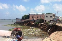 Sạt lở “nuốt” 14 căn nhà, An Giang công bố thiên tai khẩn cấp