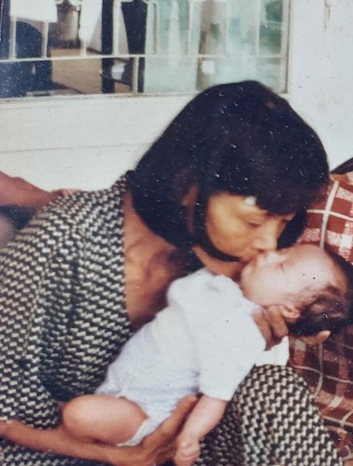 Trót cho con vợ chồng người Pháp, bà mẹ cạn nước mắt đi tìm suốt hơn 20 năm - 2 Trót cho con vợ chồng người Pháp, bà mẹ cạn nước mắt đi tìm suốt hơn 20 năm - 2